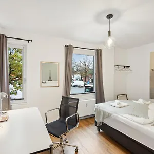 Apartment Apartment Kranich Mit 3 Zimmern, Top Infrastrukturlage Hh Langenhorn, Naehe Airport, Boxspringbetten Und Arbeitsplaetzen Mit Glasfaser Wlan, Hamburg