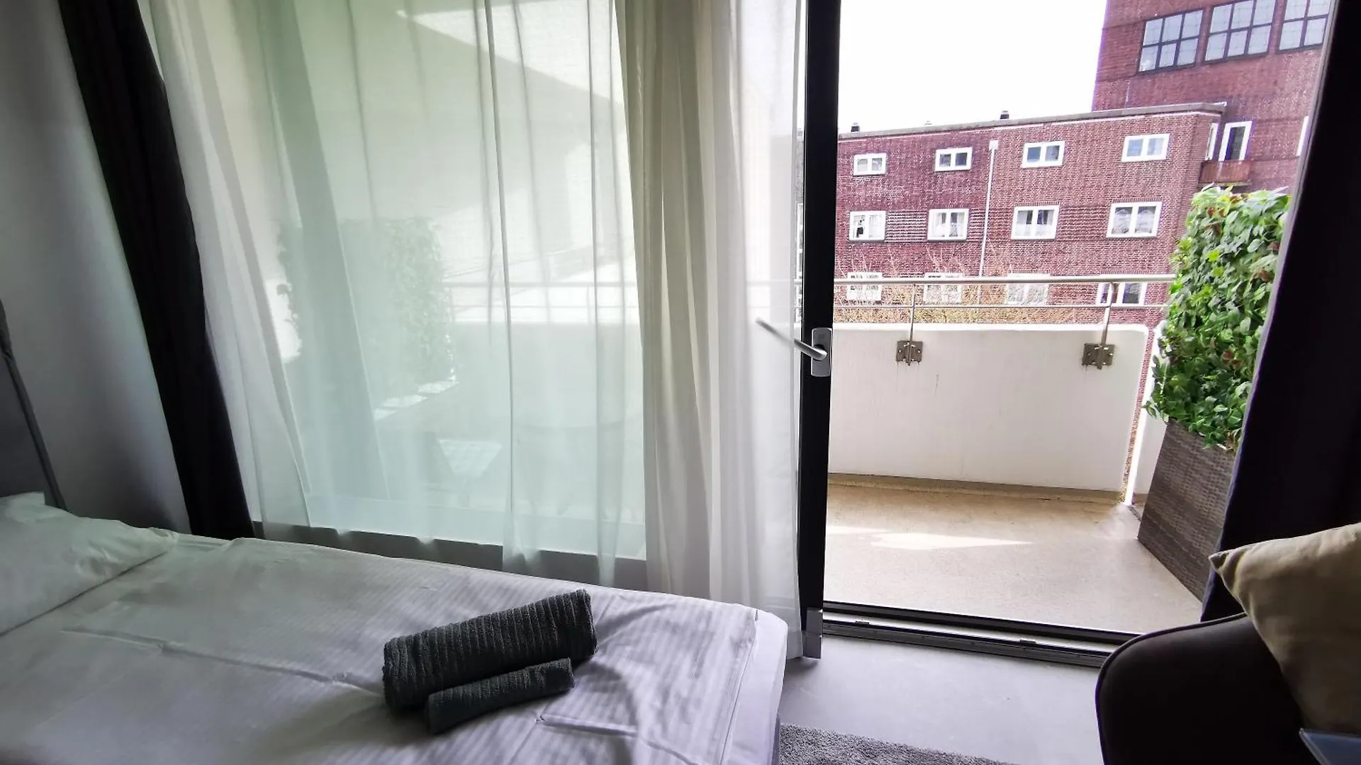 Hh 04 By Rockchair - Superhost Status - Modernes Apartment Mit Sonnigem Balkon & Premium Boxspringbetten In Winterhude - Hamburg Top Geheimtipp